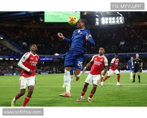 英超激战切尔西十人应战顽强逼平阿森纳展现斗志与韧性